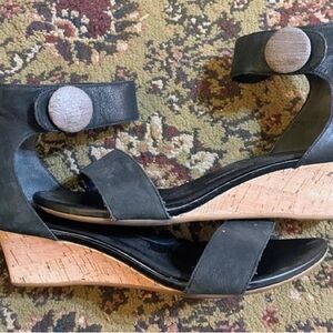 Rockport Black and Tan Wedge Sandals